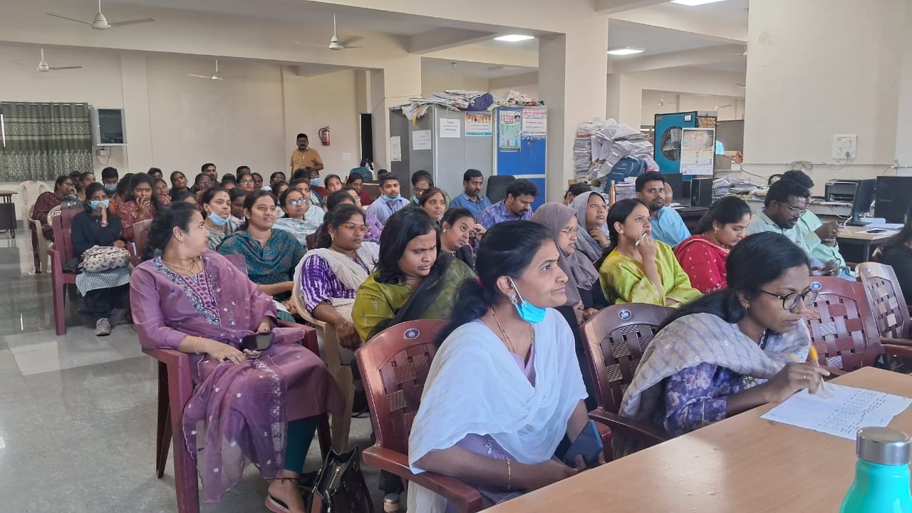 కేంద్ర ఆరోగ్య పథకాలపై సమీక్ష